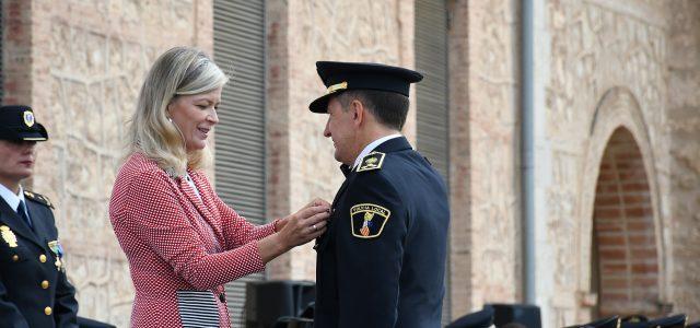 El comissari cap de la Policia Local, reconegut per la seua trajectòria professional amb la Condecoració d’Or