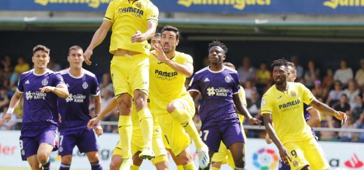 El Villarreal millora amb els canvis i aconsegueix la primera victòria en casa davant el  Valladolid (2-0)