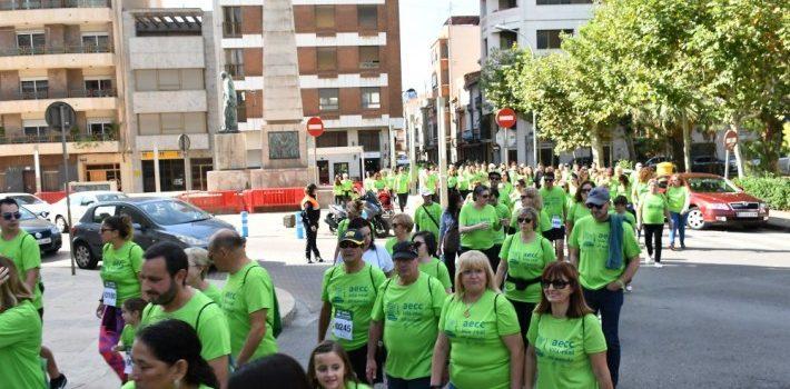 Centenars de vila-realencs mostren la seua presència i solidaritat en la marxa contra el càncer