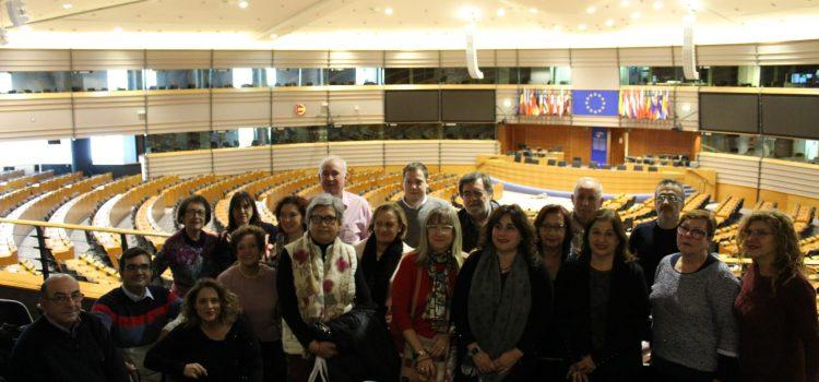 Les associacions de veïns i ciutadanes visiten el Parlament Europeu i coneixen l’oficina de la Generalitat