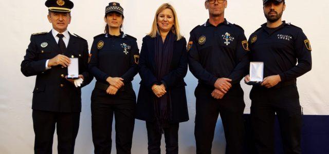 El comissari cap de la Policia Local i tres agents reconeguts amb condecoracions 