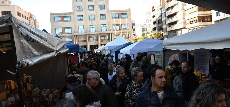 Arriba un dels dies més esperats: 239 llocs de venda ofereixen productes nadalencs a la fira de Santa Caterina 