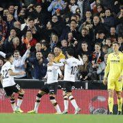 El Villarreal falla un penal davant el València i acaba perdent el duel de rivalitat regional a Mestalla (2-1)