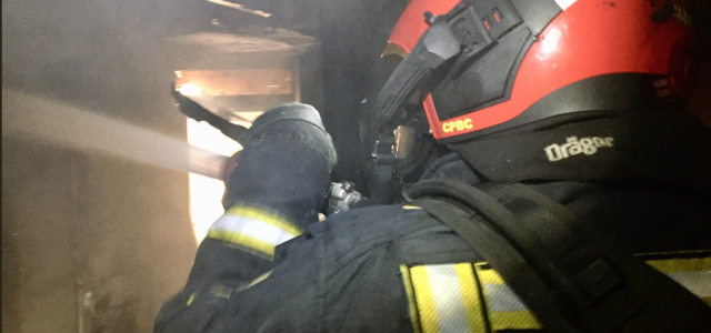 Incendi en la tercera planta d’un edifici de cinc altures a Vila-real