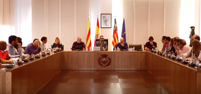 El ple urgent per a pagar 150.000 € en factures a proveïdors se suspén ‘en directe’ a petició de l’oposició