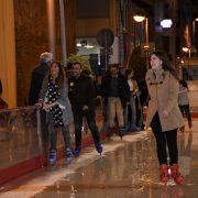 L’obertura de la pista de gel i una vintena de casetes de venda del comerç local inauguren la Fira de Nadal 