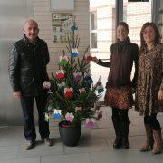 Vila-real reparteix arbres de Nadal en 15 col·legis per a promoure reforestació i cura del medi ambient 