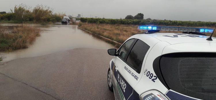 La pluja de les últimes hores provoca el tall de camins rurals i danys en edificis de Vila-real