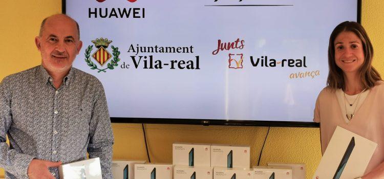 Vila-real reparteix 50 tauletes amb internet entre els estudiants més vulnerables