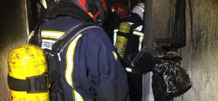 Atesos una mare i els seus dos fills menuts després d’un incendi en una vivenda del carrer Exèrcit