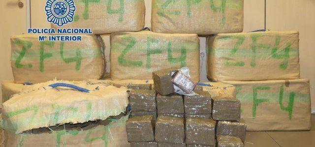 Confisquen 330 quilos d’haixix ocultat entre palets de taulells a Vila-real