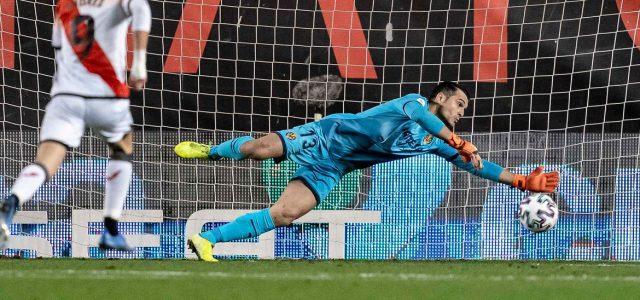 Andrés Fernández marxa al Huesca i el Villarreal ja li busca recanvi