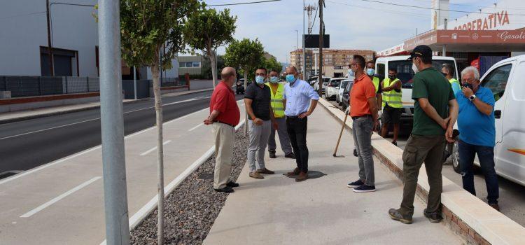 L’Ajuntament adequa les zones verdes dels accesos a la ciutat de cara a la volta en setembre