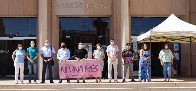 Vila-real guarda un minut de silenci en rebuig de l’últim assasinat masclista a València