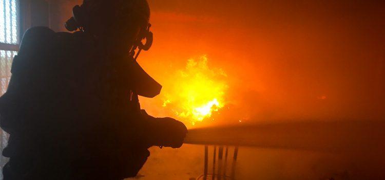 Incendi en una nau industrial abandonada de Vila-real