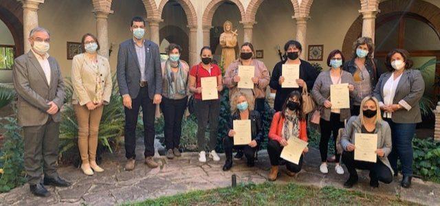 Els deu alumnes del taller de formació per a l’ocupació de Tots Units es diplomen 