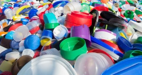 Vila-real paralitza la recollida de taps de plàstics que hauran de depositar-se en els contenidors grocs