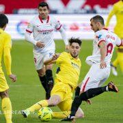 Un polèmic penal en contra encarrila la derrota del Villarreal davant el Sevilla (2-0)