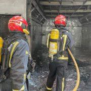 Incendi en Vila-real en un taller de cotxes que deixa tres treballadors ferits