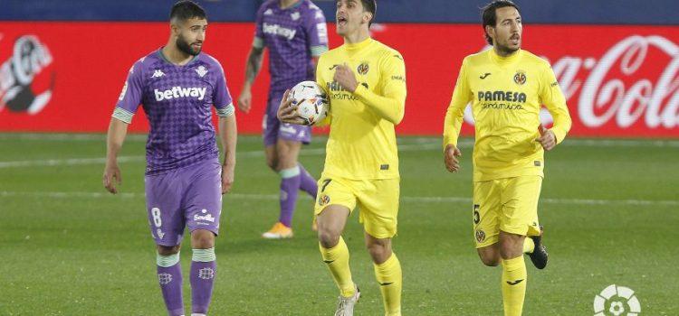 El Villarreal torna a fer un pas arrere en caure davant el Betis en La Ceràmica (1-2)