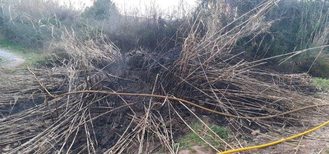 Sorpresos diversos menors fent foc en dos punts de la Desembocadura del Millars