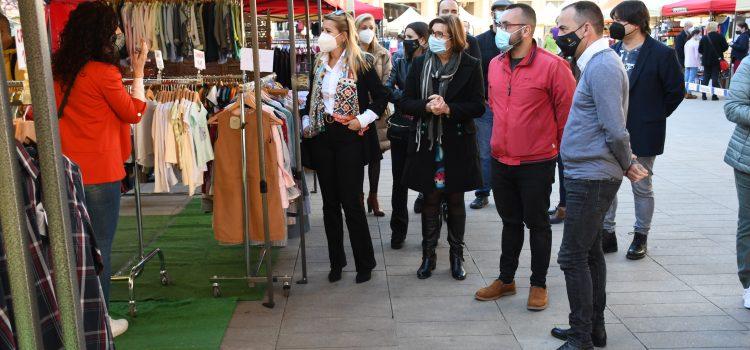 Els comerços de Vila-real fan front a la Covid-19 i trauen al carrer les millors ofertes de final de temporada