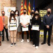 Els estudiants Imane Khaoua, Lucía Villagrasa i Alejandro Baila reben el premi del IV Concurs juvenil de Castelló Negre 