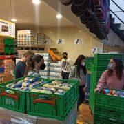 Joventut Antoniana reposa les seues ‘prestatgeries’ per a garantir l’entrega d’aliments a més de 80 famílies de Vila-real