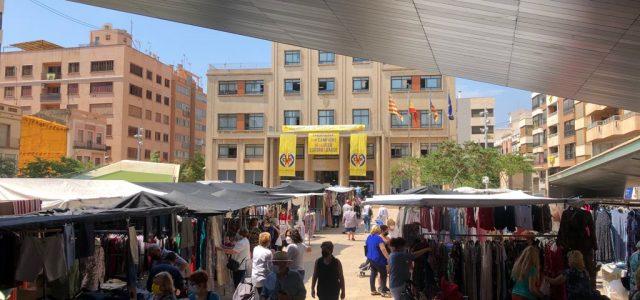 El mercat ambulant torna a dinamitzar al centre amb reducció de parades i mesures anticovid-19 