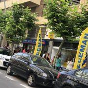 Llargues cues en l’obertura de la nova tenda de ‘Zeeman’ en l’avinguda Francesc Tàrrega 