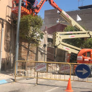 Arranca la demolició dels quatre habitatges en ‘ruïna’ al carrer Vicente Sanchís