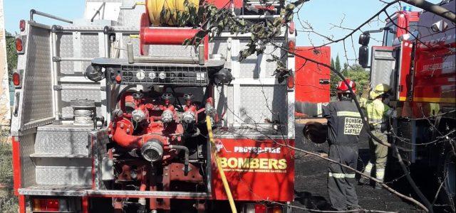 Incendi de vegetació en el camí Artana de Vila-real