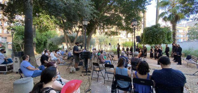 Instants visuals del concert de Tutte Voci ahir al jardí de la Casa de Polo en Vila-real