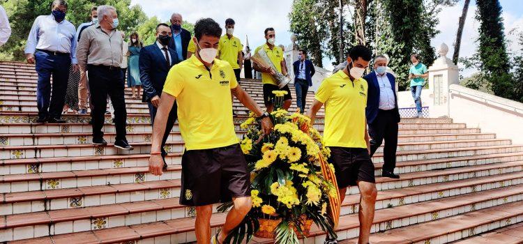El Villarreal CF realitza la tradicional ofrena als patrons de Vila-real