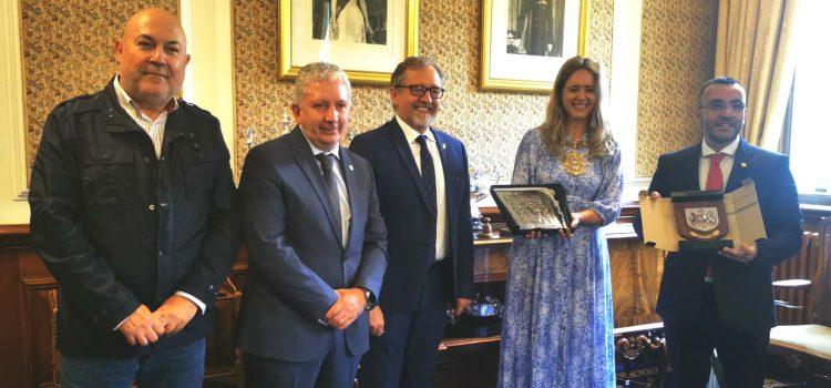 Benlloch visita a l’alcaldessa de Belfast i agraeix la seua hospitalitat