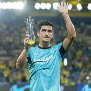 Gerard Moreno rep el trofeu de millor jugador de la Europa League 2020-21