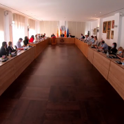El ple aprova la creació del nou Consell de la Joventut i una zona ‘camper’ per autocaravanes