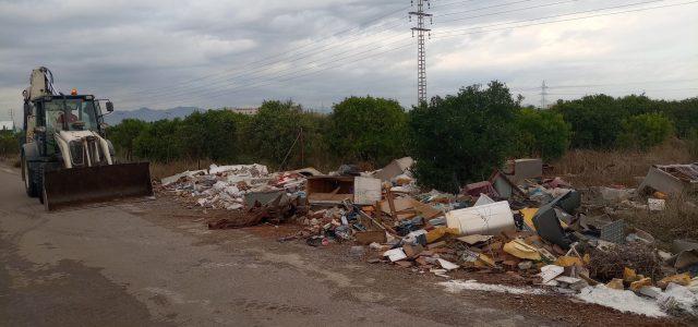 Serveis Públics i Policia retiren prop de 30 tones de residus de sis abocadors il·legals en la seua última actuació