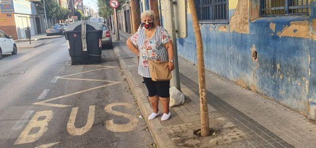 Un veí denuncia la falta de bancs en les parades d’autobusos de Vila-real