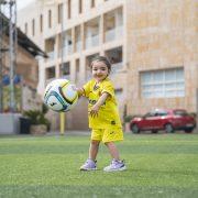 Zoe compleix dos anys amb salut després de l’operació a Boston i visitant el Villarreal C.F.