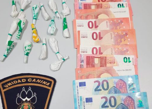 Detinguts a Vila-real amb 16 paperines de cocaïna, diners en efectiu i una arma de descàrregues