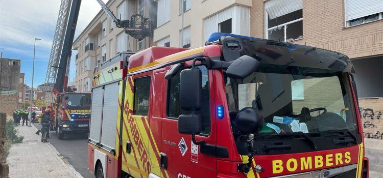 Incendi en un habitatge de dues plantes del carrer Aviador Franco