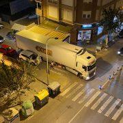 Un altre camió torna a envair el carrer Joanot Martorell
