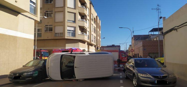GALERIA D’IMATGES | Accident de tràfic amb atrapats i dos cotxes implicats a Vila-real
