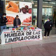 Estudiants organitzen una recollida solidària en suport de les netejadores