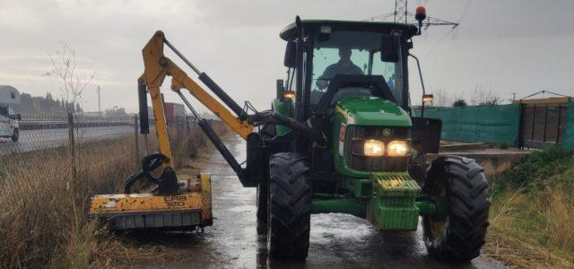 Serveis Públics neteja una quinzena de camins rurals