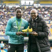 El Villarreal i l’afició ret homenatge a Boulaye Dia per la seua medalla d’or en la Copa d’Àfrica