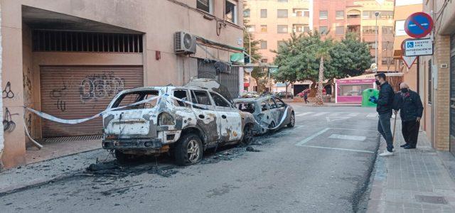 Vila-real amaneix amb tres cotxes calcinats en l’Avinguda Pio XII