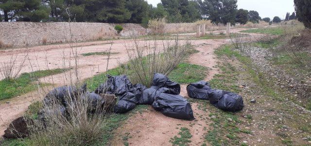 Troben 45 bosses amb restes de marihuana en la desembocadura del Riu Millars