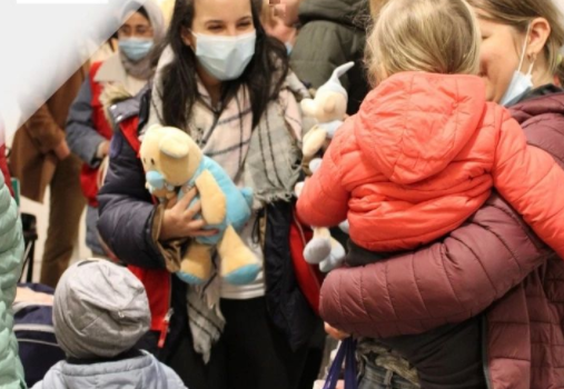 Creu Roja rep a les primeres famílies ucraïneses refugiades